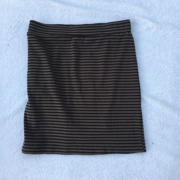 Gianni Bini Ruched Pencil Skirt - Picture 4 of 4